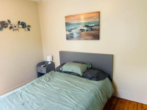 Nice cute bedroom in Lincoln with shared bathroom and kitchen 3